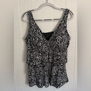 A Shore Fit Black & White V-Neck Women’s Bathing Suit Top Size 22W